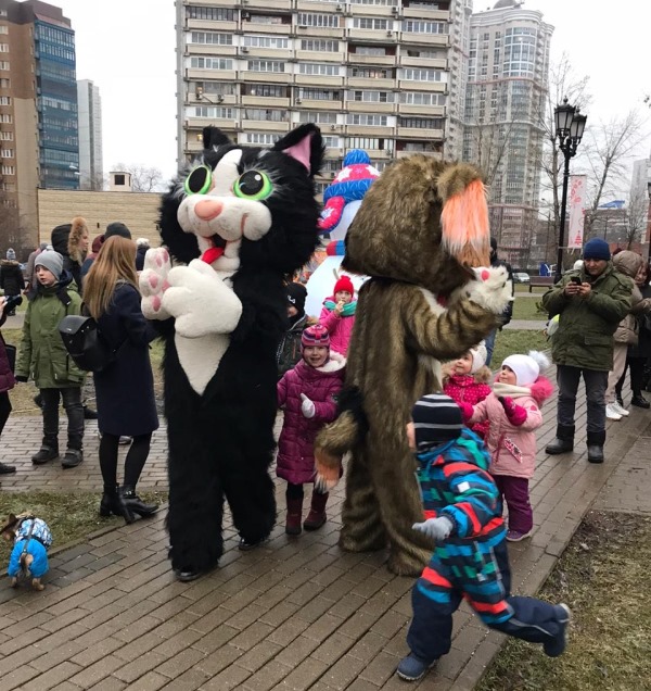 Праздник в сквере на улице Новаторов